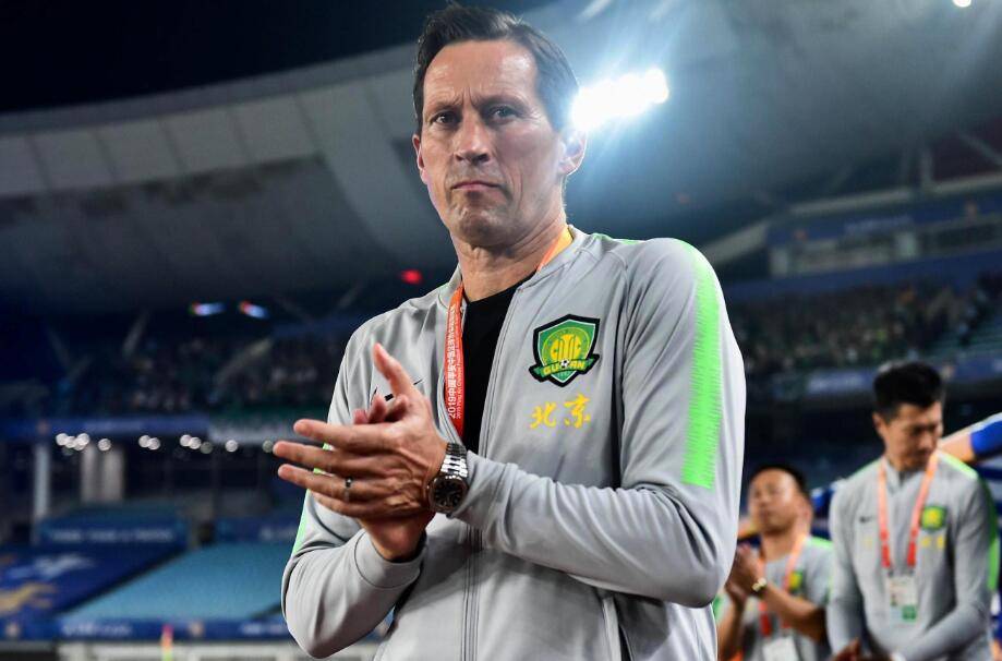 赛前阿贾克斯调整名单以备德甲；强势反弹环节打磨；管理层满意；训练强度明显提升(阿贾克斯欧冠四强)