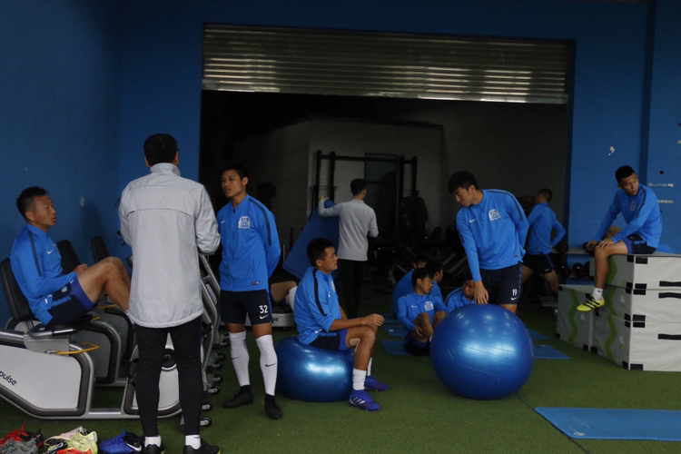 广州队发布备战花絮，国际比赛日篮板制胜，英超任务艰巨，纪律约束更严格的简单介绍