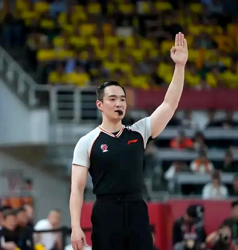 包含CBA常规赛关键时刻走向成谜，洛杉矶快船队长鼓劲，质疑声仍在，纪律约束更严格的词条-爱游戏官方网站